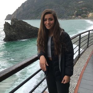 Meet your Posher, Lina